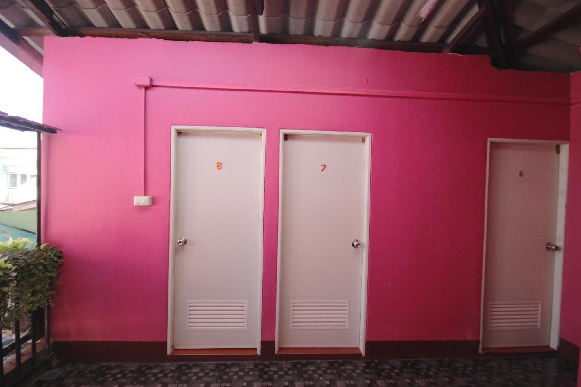 バーン ブア ホームステイ チェンライ 部屋 写真